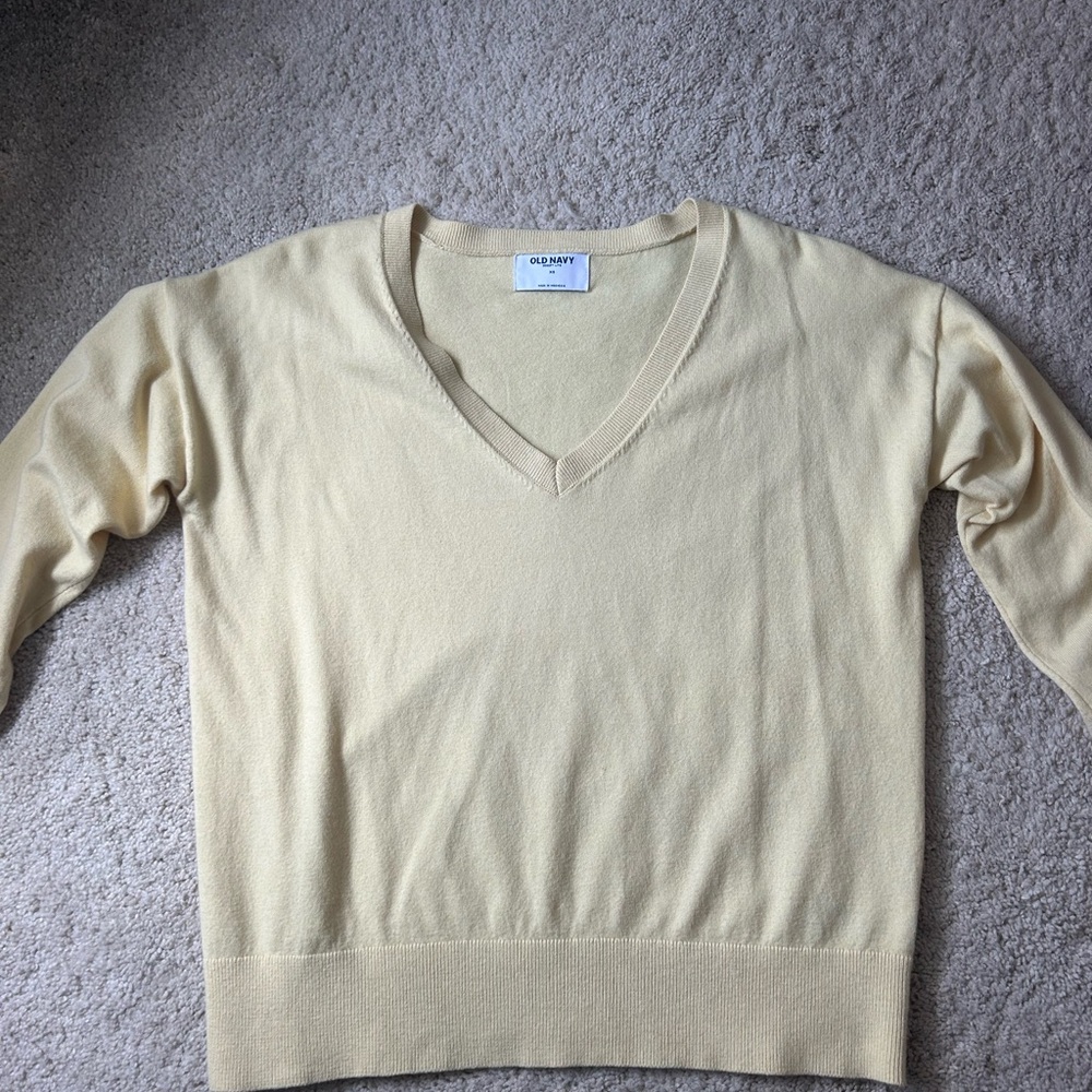Old Navy Women's V-Neck Sweater in Cream